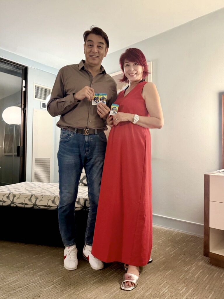 並んで立つ田場裕也さんと山田美加子さん